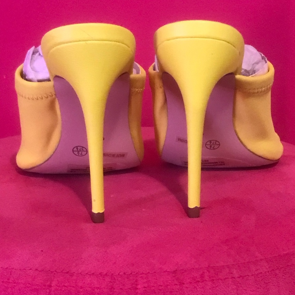 NWT Sandals - Picture 3 of 4